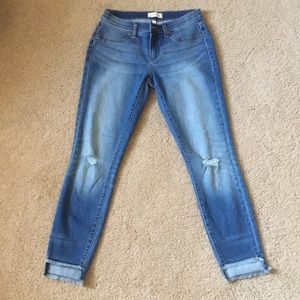 Lila Ryan | Distressed Frayed Step Hem Skinny Jean